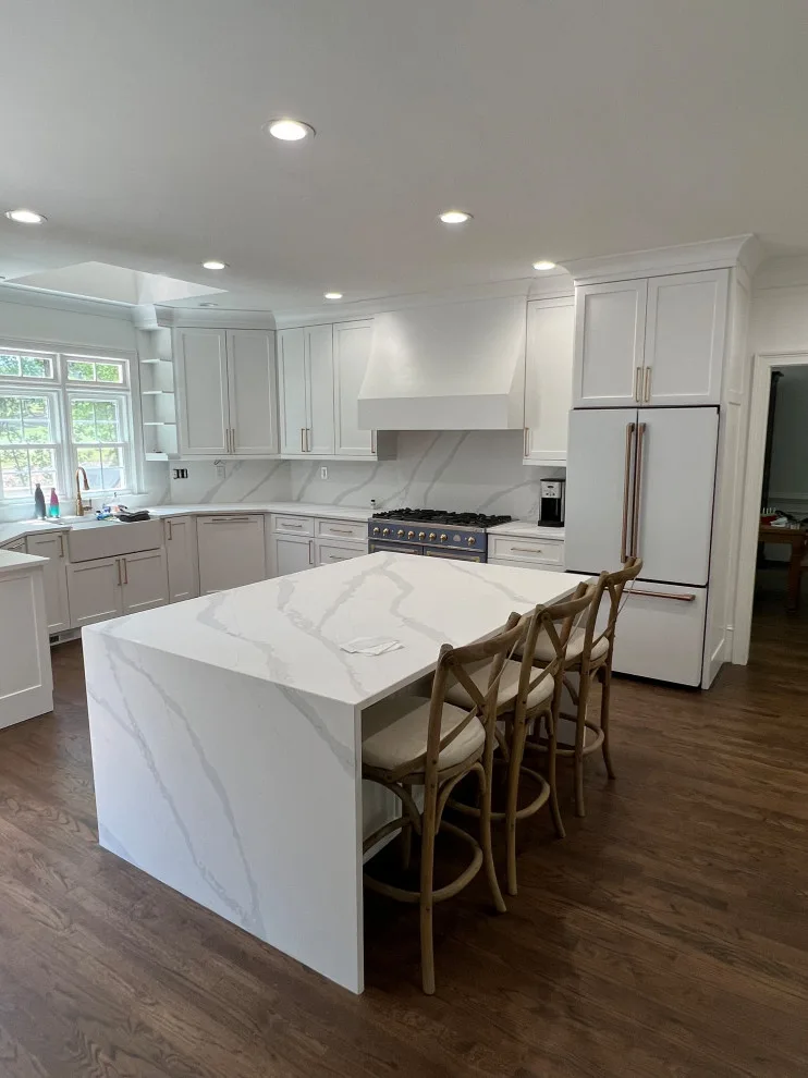 Contemporary by Capital Design Cabinetry - Photo 2