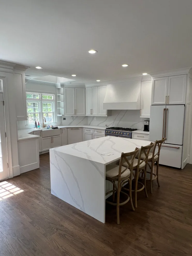 Contemporary by Capital Design Cabinetry - Photo 4