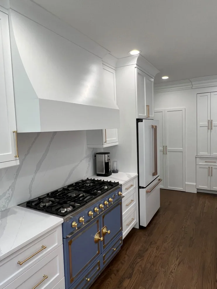 Contemporary by Capital Design Cabinetry - Photo 7