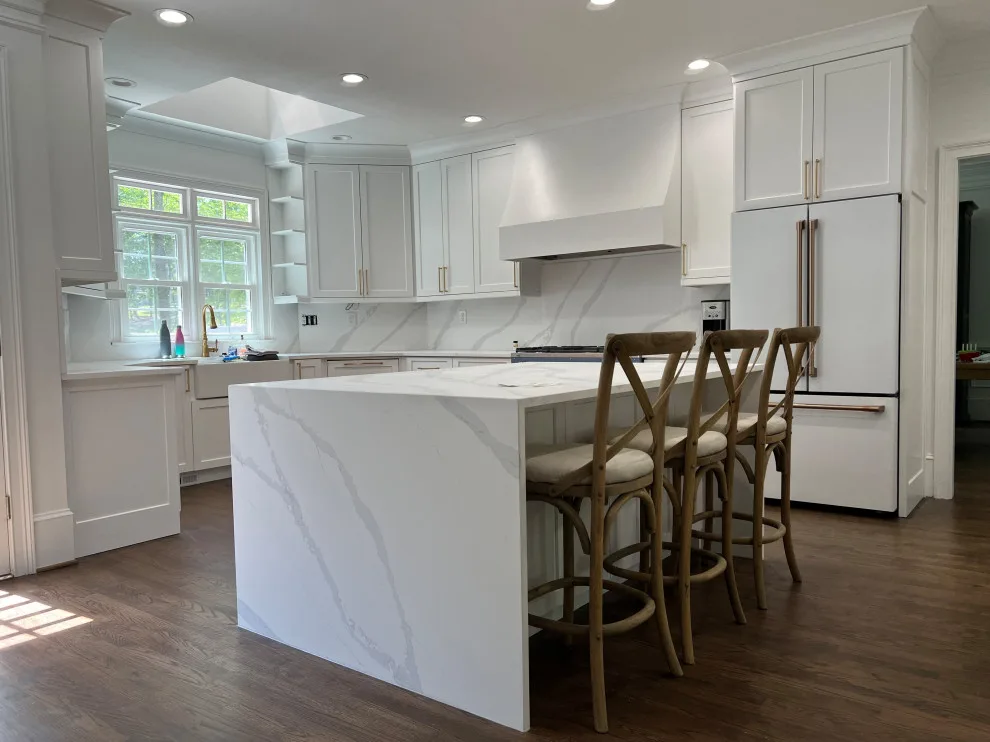 Contemporary by Capital Design Cabinetry - Photo 11