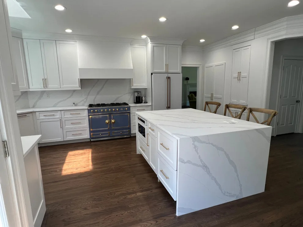Contemporary by Capital Design Cabinetry - Photo 9