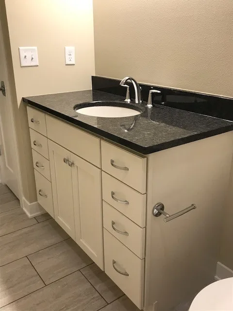 Restroom by Davisson & Son Millwork - Photo 7