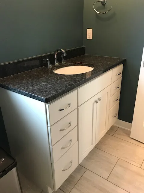 Restroom by Davisson & Son Millwork - Photo 16