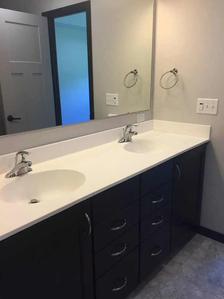 Restroom by Davisson & Son Millwork - Photo 3