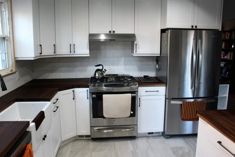 Country Style Kitchen Cabinets by Deutsch Design LLC - Photo 2