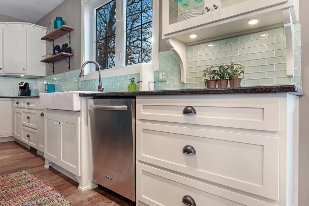 Cottage Kitchen by the Lake by Healey Custom Cabinetry LLC - Photo 5