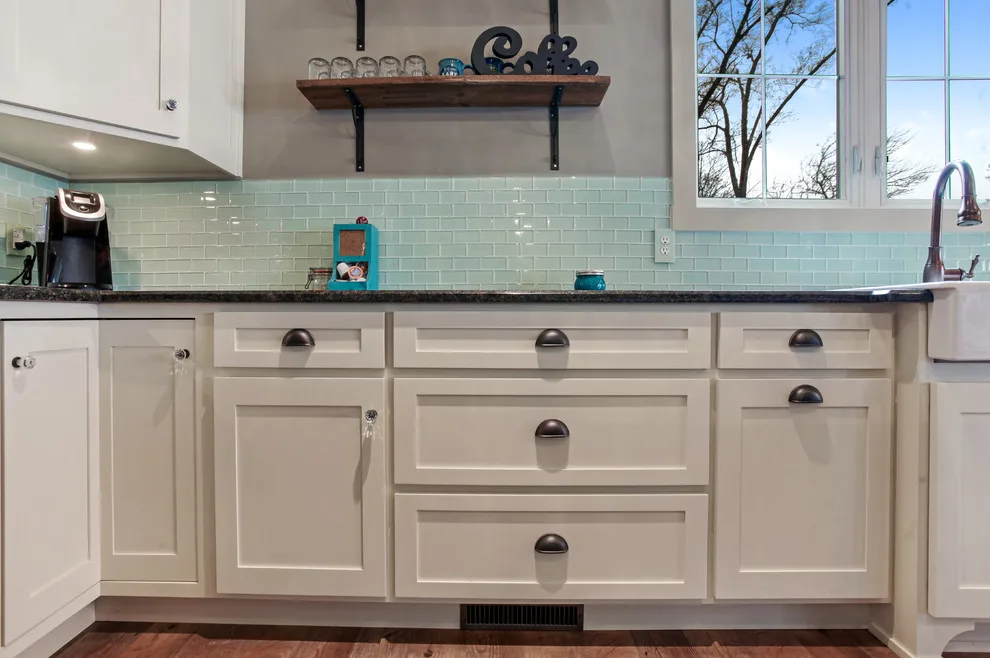 Cottage Kitchen by the Lake by Healey Custom Cabinetry LLC - Photo 2