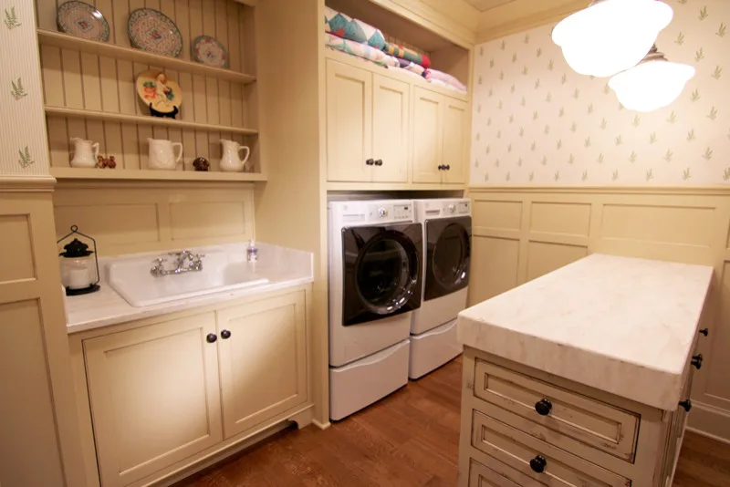 Clothes Cleaning by Fehrenbacher Cabinets Inc - Photo 10