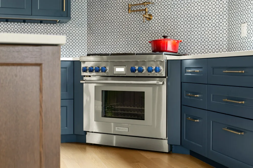 Contemporary Transitional by Signature Design & Cabinetry LLC - Photo 11