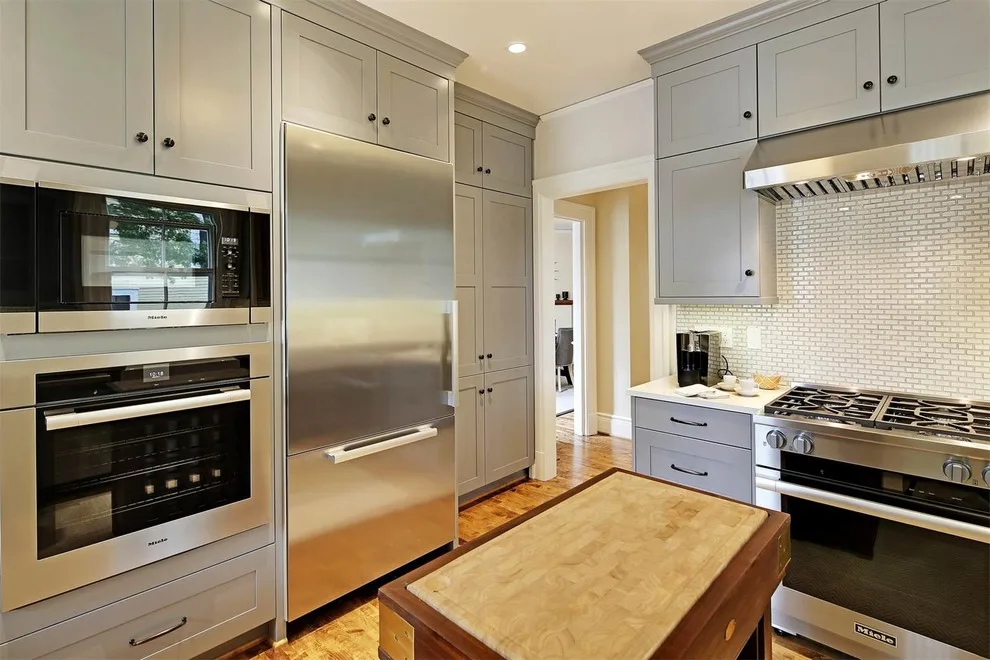 Fort Lawton's Officer's Row by Savvy Cabinetry Design Interiors - Photo 15