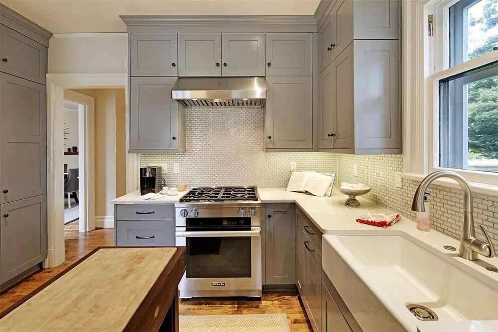 Fort Lawton's Officer's Row by Savvy Cabinetry Design Interiors - Photo 2
