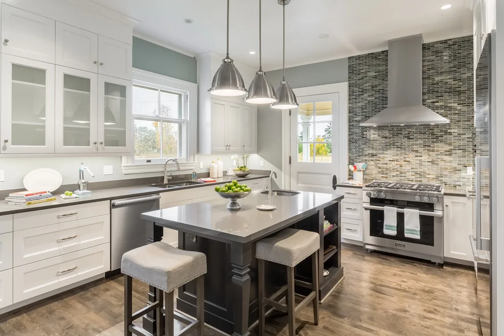 Fort Lawton's Officer's Row by Savvy Cabinetry Design Interiors - Photo 10