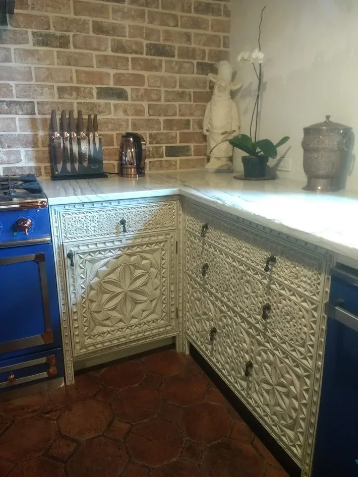 Carved Custom Cabinets - Photo 6