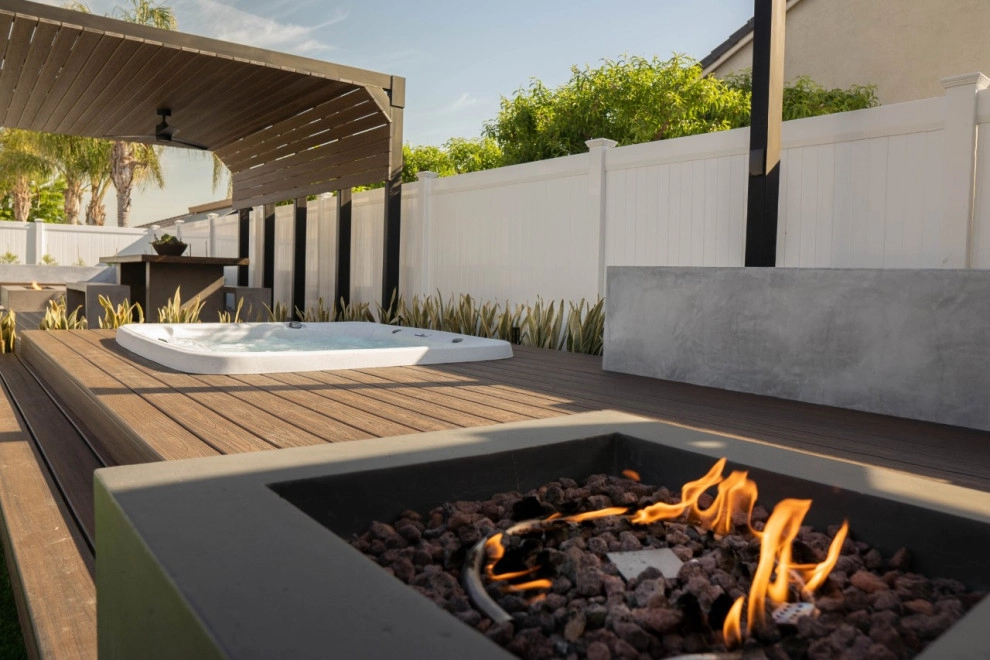 Belos Modern Backyard by Joe's Landscaping & Concrete, Inc. - Photo 9