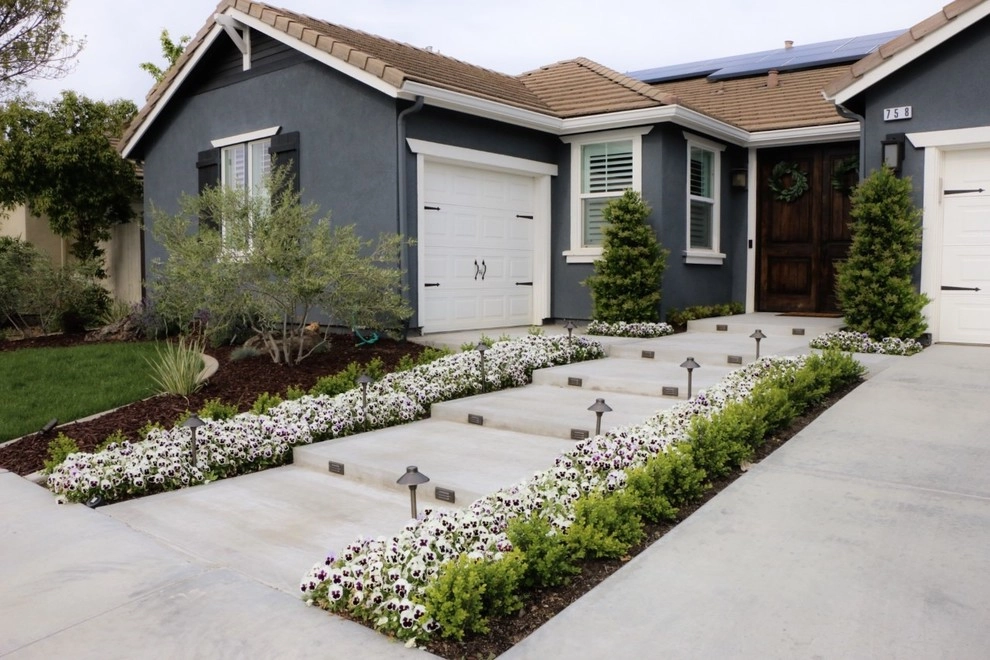 Belo Residence by Joe's Landscaping & Concrete, Inc. - Photo 5