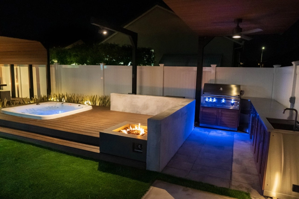 Belos Modern Backyard by Joe's Landscaping & Concrete, Inc. - Photo 5
