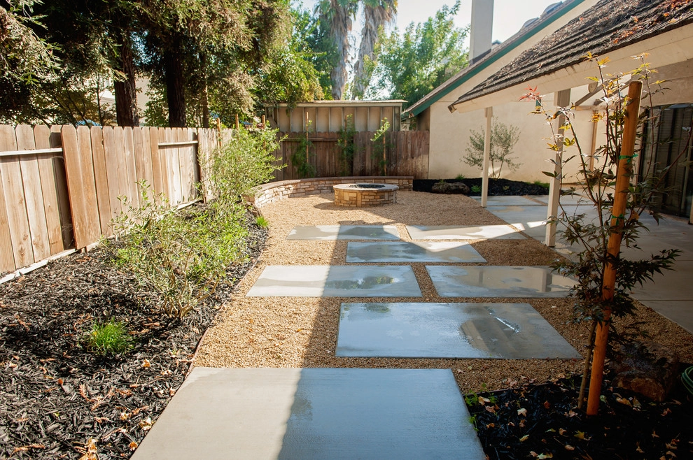 Cooper Modern Backyard by Joe's Landscaping & Concrete, Inc. - Photo 2