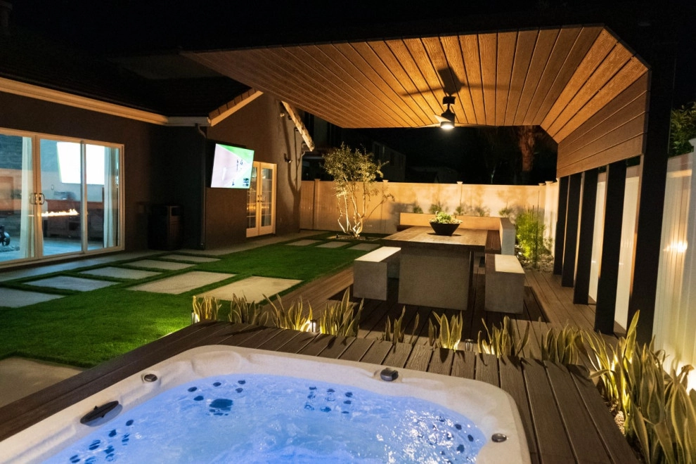 Belos Modern Backyard by Joe's Landscaping & Concrete, Inc. - Photo 11