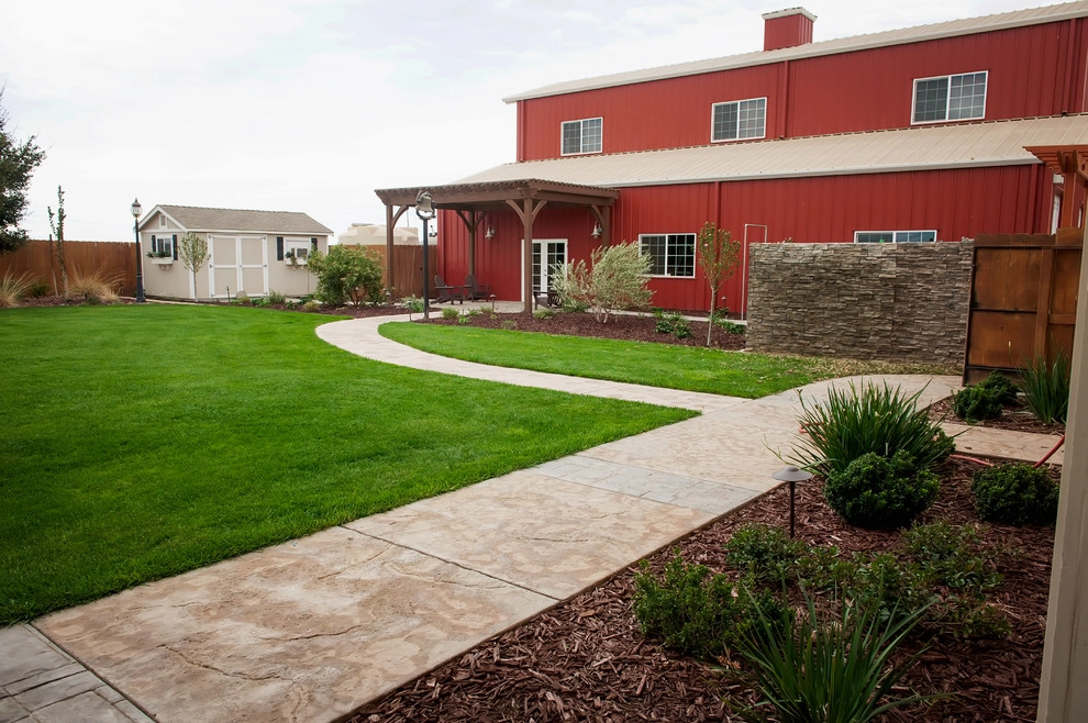 Cox Backyard by Joe's Landscaping & Concrete, Inc. - Photo 10