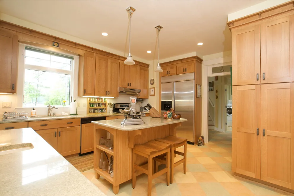 Williamsburg Arts and Crafts Kitchen featuring Quarter Sawn Oak by Buckeye Cabinet & Supply, Inc. - Photo 6