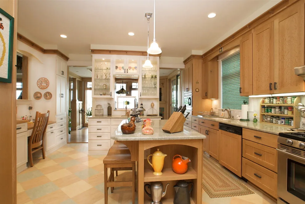 Williamsburg Arts and Crafts Kitchen featuring Quarter Sawn Oak by Buckeye Cabinet & Supply, Inc. - Photo 8