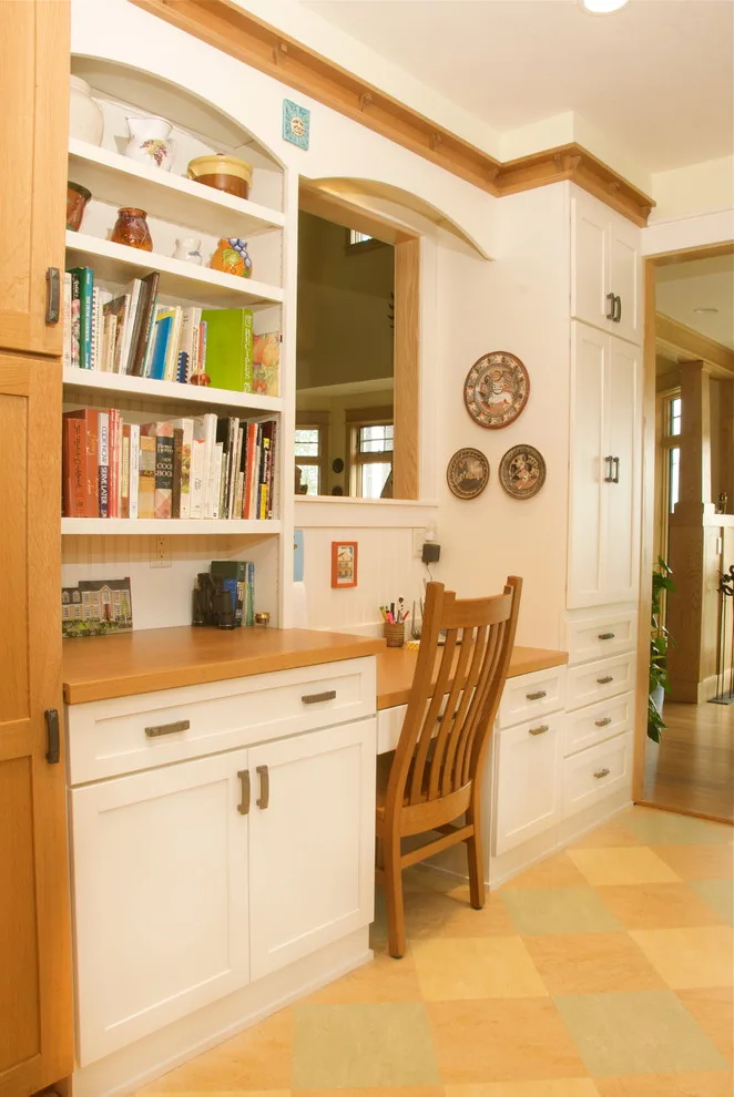 Williamsburg Arts and Crafts Kitchen featuring Quarter Sawn Oak by Buckeye Cabinet & Supply, Inc. - Photo 7