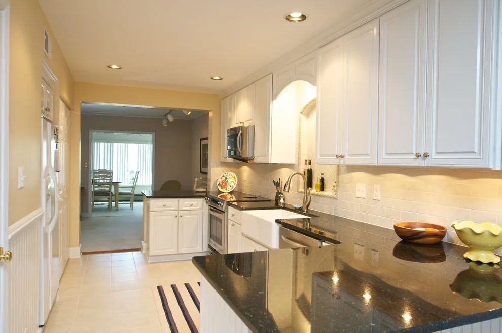 Williamsburg Townhouse White Kitchen by Buckeye Cabinet & Supply, Inc. - Photo 5