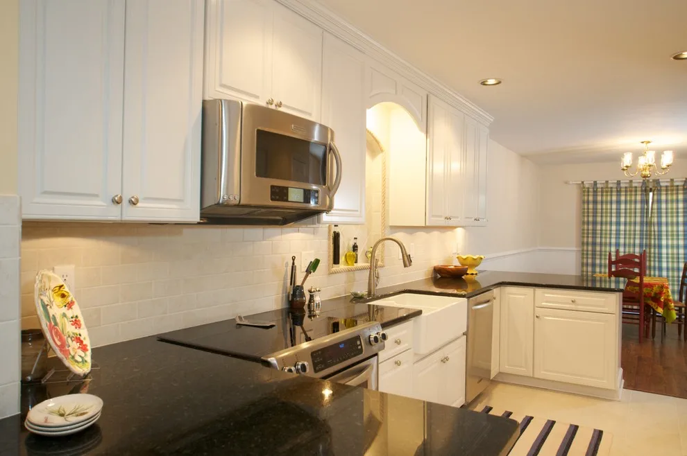 Williamsburg Townhouse White Kitchen by Buckeye Cabinet & Supply, Inc. - Photo 2