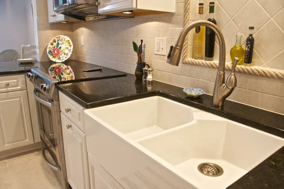 Williamsburg Townhouse White Kitchen by Buckeye Cabinet & Supply, Inc. - Photo 3