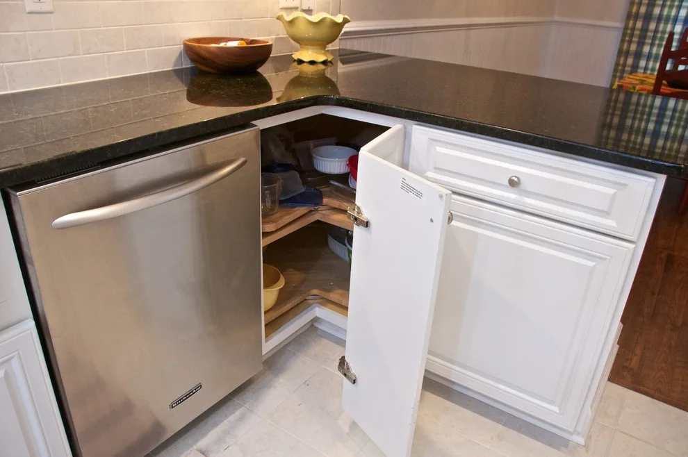 Williamsburg Townhouse White Kitchen by Buckeye Cabinet & Supply, Inc. - Photo 4