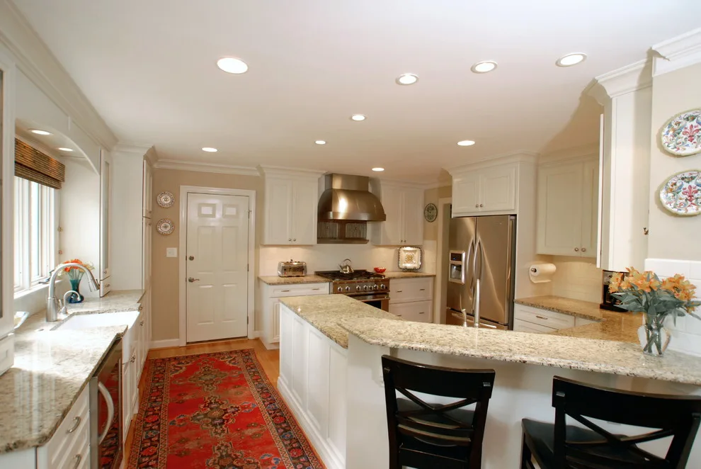 Williamsburg White Flat-Panel Kitchen Design by Buckeye Cabinet & Supply, Inc. - Photo 23