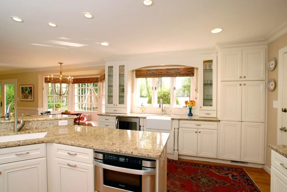 Williamsburg White Flat-Panel Kitchen Design by Buckeye Cabinet & Supply, Inc. - Photo 3
