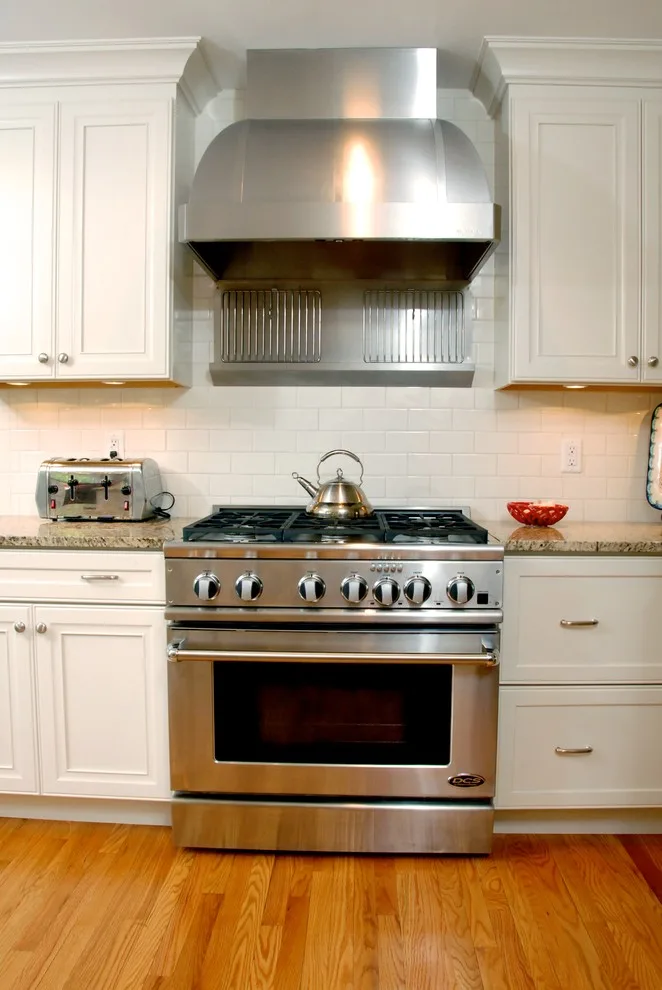 Williamsburg White Flat-Panel Kitchen Design by Buckeye Cabinet & Supply, Inc. - Photo 9