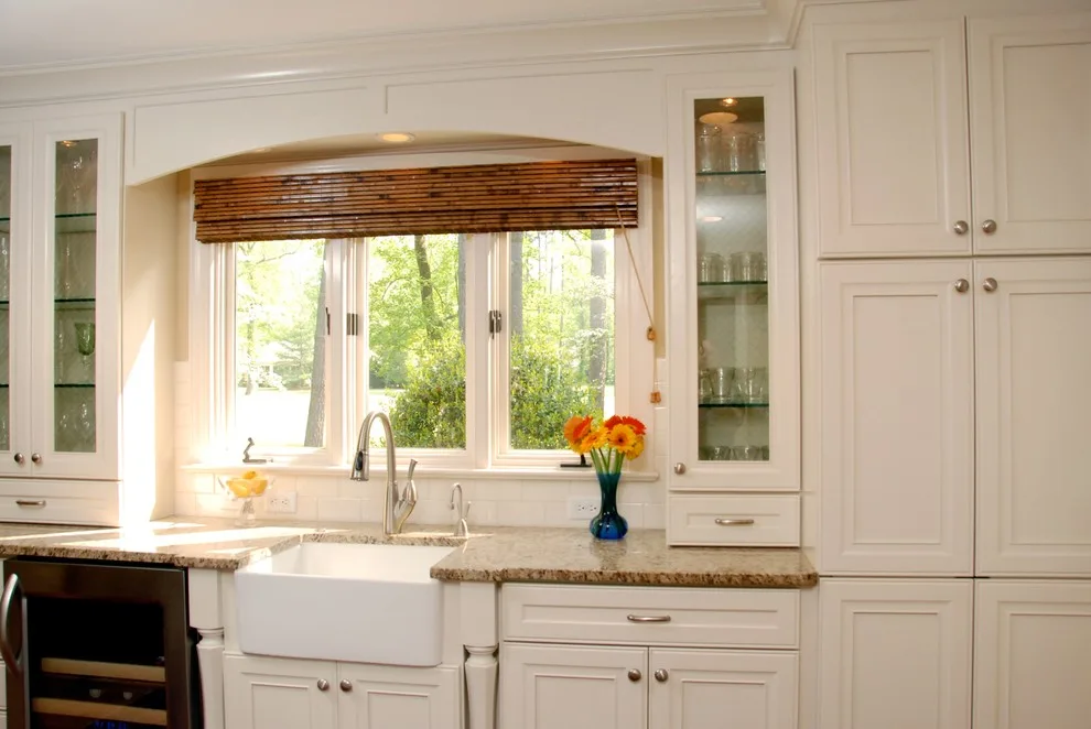 Williamsburg White Flat-Panel Kitchen Design by Buckeye Cabinet & Supply, Inc. - Photo 8