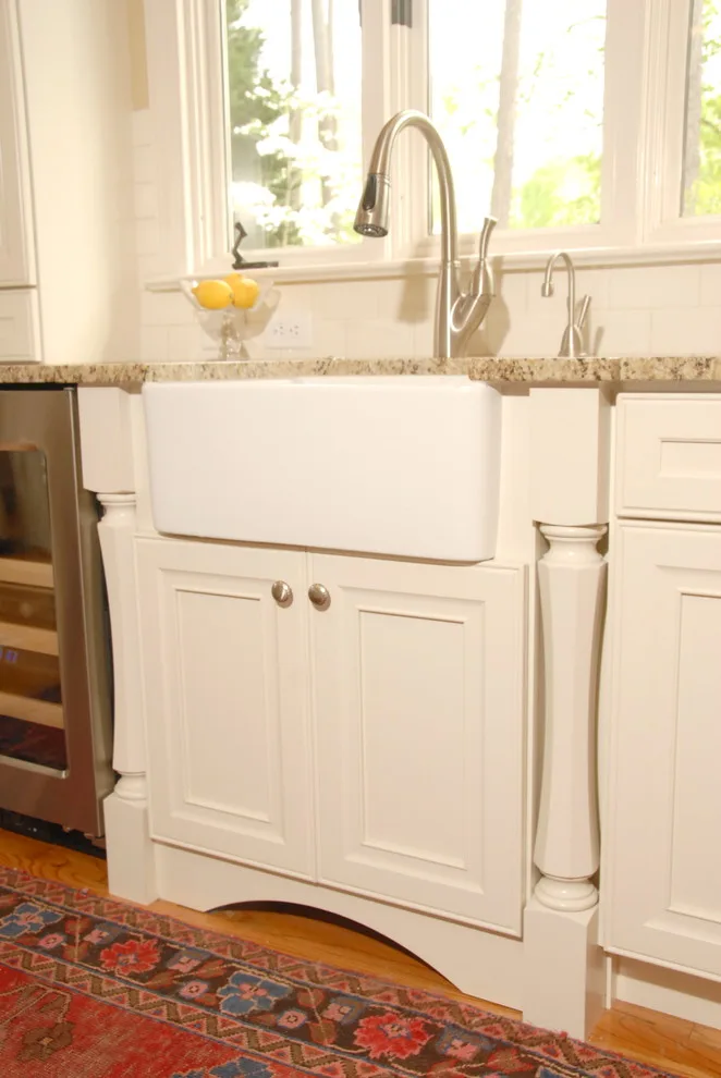 Williamsburg White Flat-Panel Kitchen Design by Buckeye Cabinet & Supply, Inc. - Photo 5