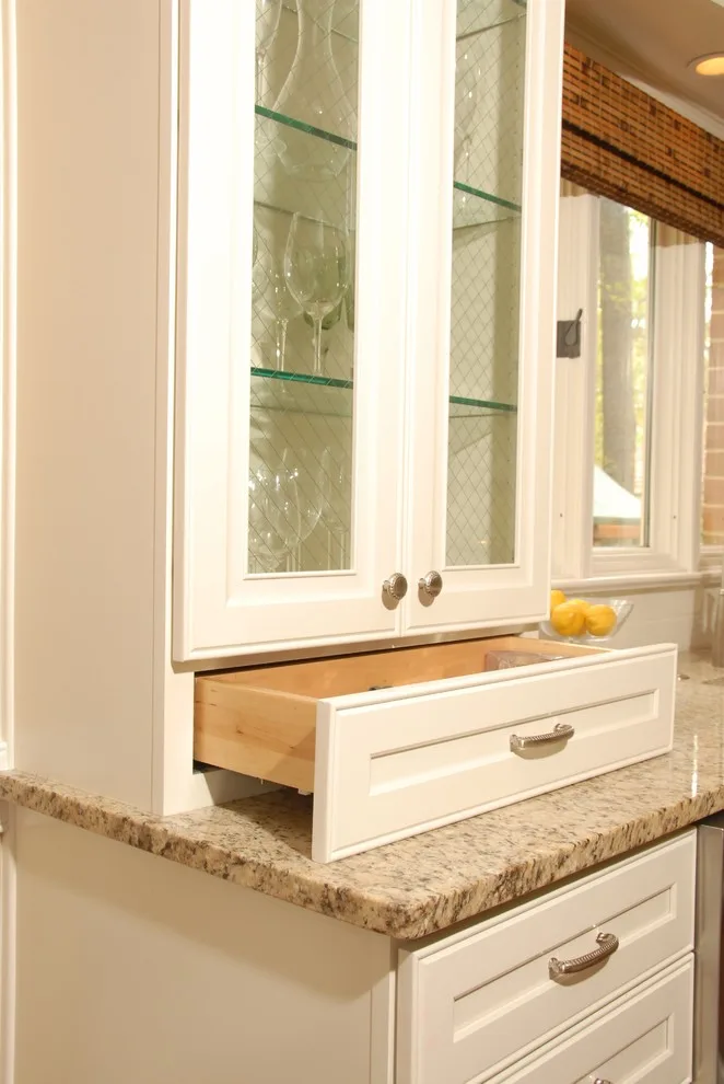 Williamsburg White Flat-Panel Kitchen Design by Buckeye Cabinet & Supply, Inc. - Photo 15