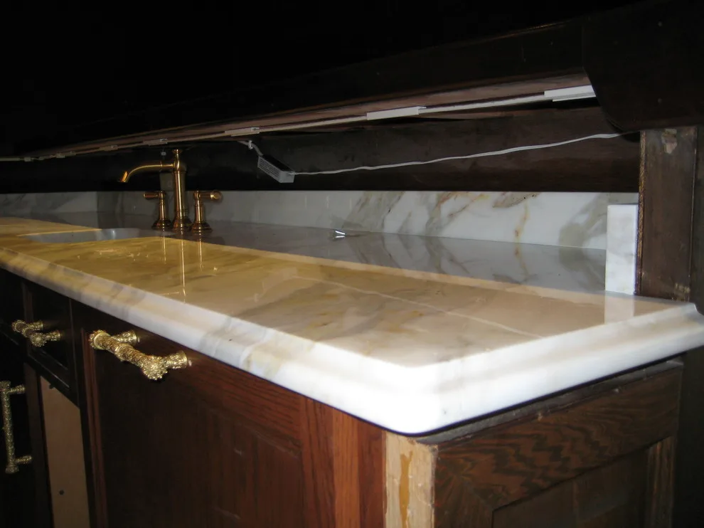 3 cm Calcutta Gold Marble Bar by LaBruyere Stone - Photo 2