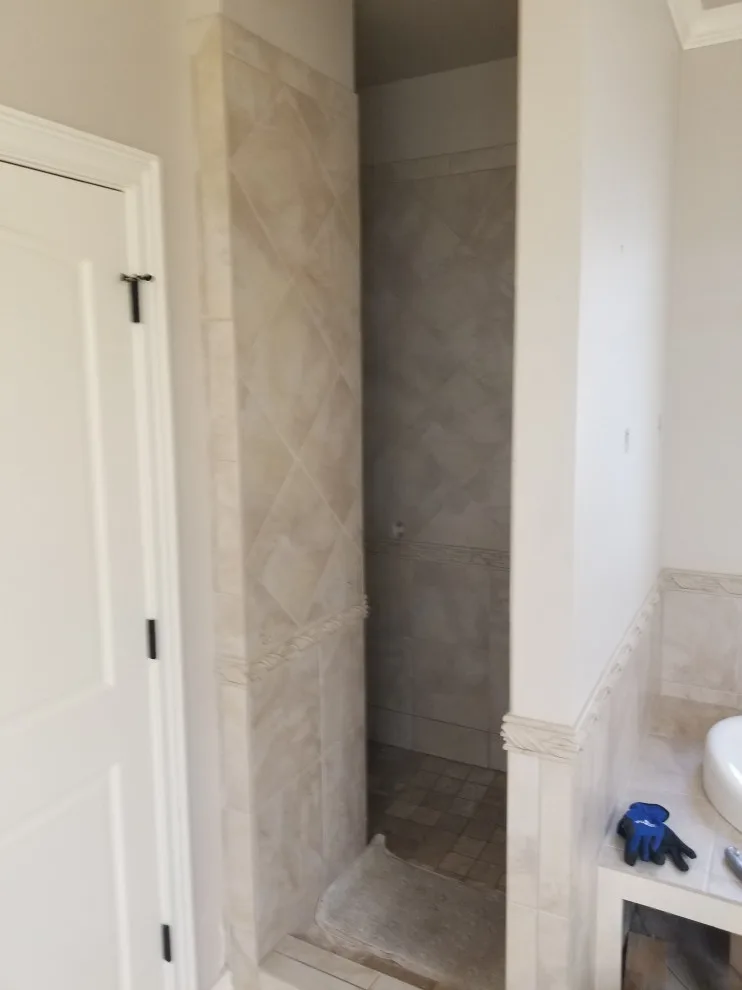 Stylin' Tilen' Flooring - Photo 11