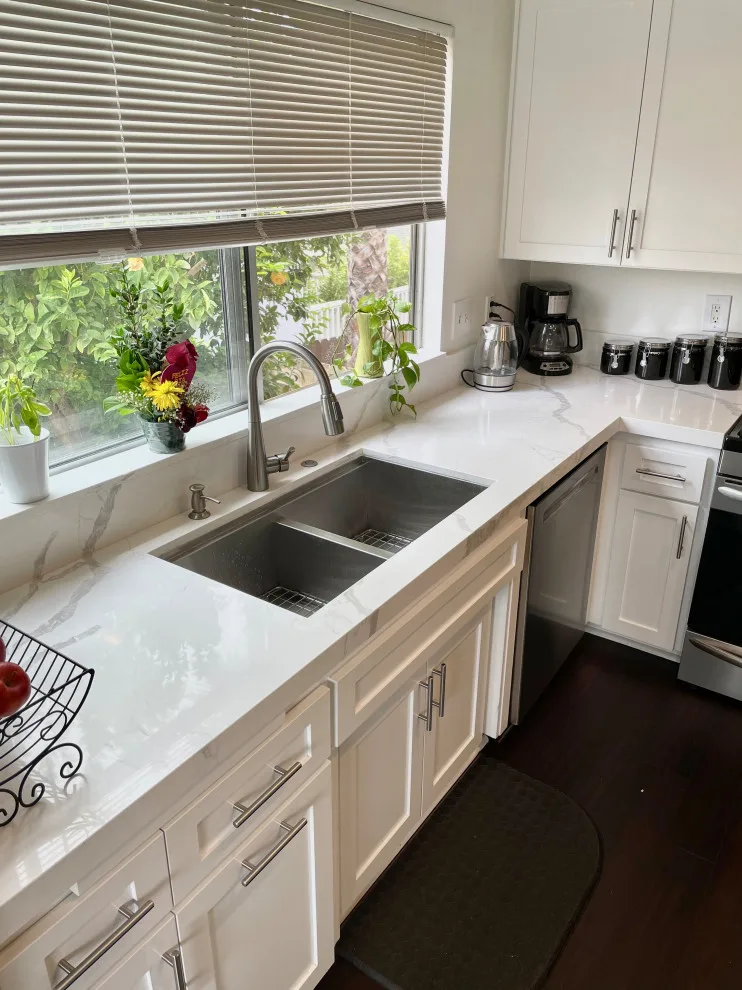 Calacatta Lazzia Quartz Kitchen Countertops by CMG Granite And Stone Inc. - Photo 3