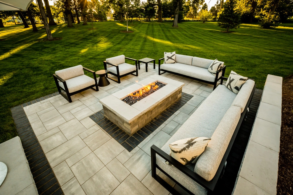 Contemporary Patio Design by Bruss Landscaping, Inc. - Photo 6