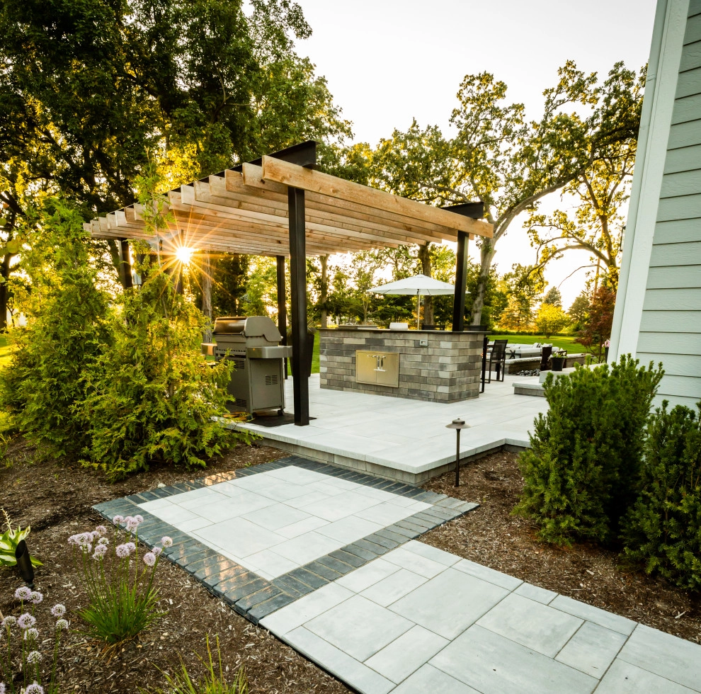 Contemporary Patio Design by Bruss Landscaping, Inc. - Photo 9
