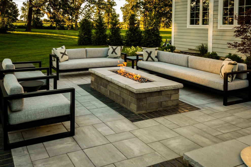 Contemporary Patio Design by Bruss Landscaping, Inc. - Photo 8