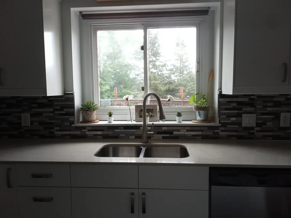 Kitchen renovation - backsplash by Bonetti Tile - Photo 5