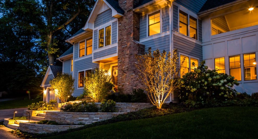 Traditional Front Entry by Bruss Landscaping, Inc. - Photo 6