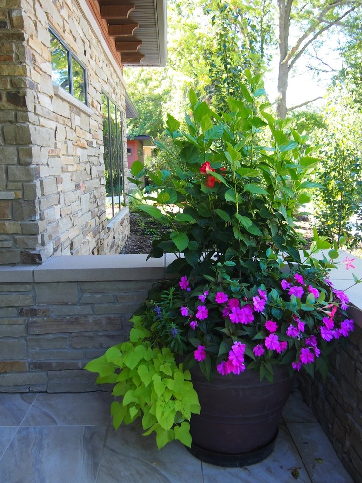 Contemporary Mountain Retreat by Kinghorn Gardens - Photo 3
