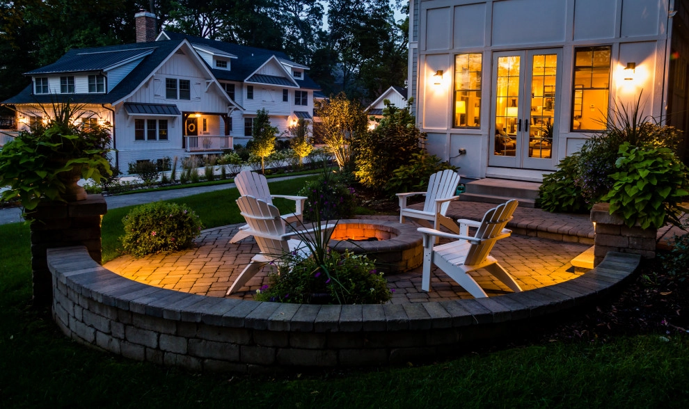 Traditional Front Entry by Bruss Landscaping, Inc. - Photo 7