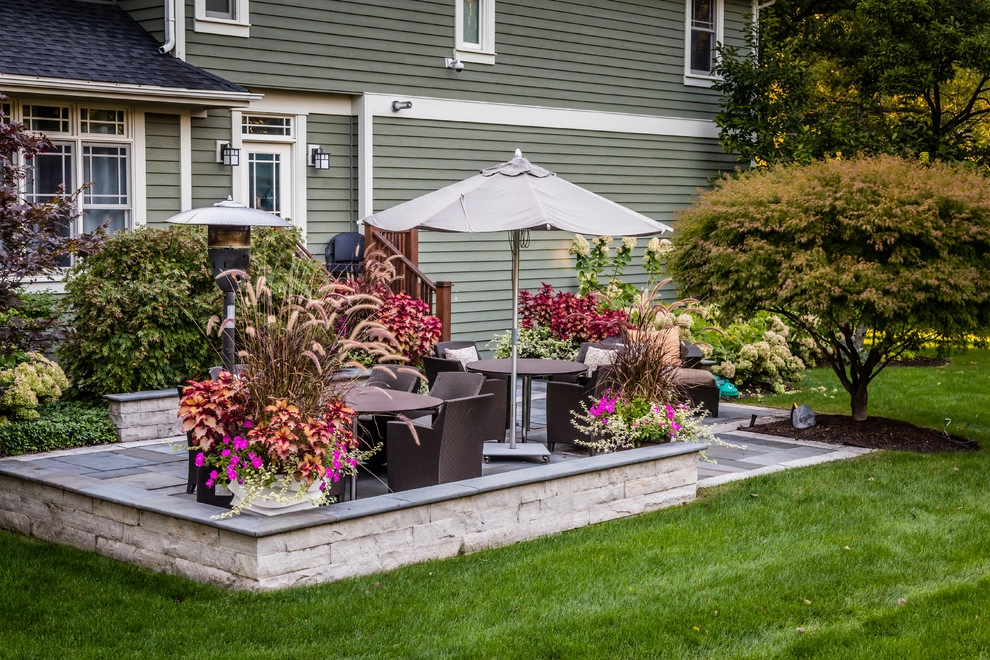 Modern Backyard Design by Bruss Landscaping, Inc. - Photo 7
