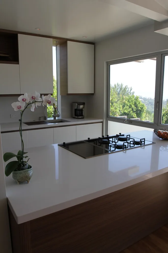 Alabaster Crystal by Pacific Stoneworks Inc - Photo 4