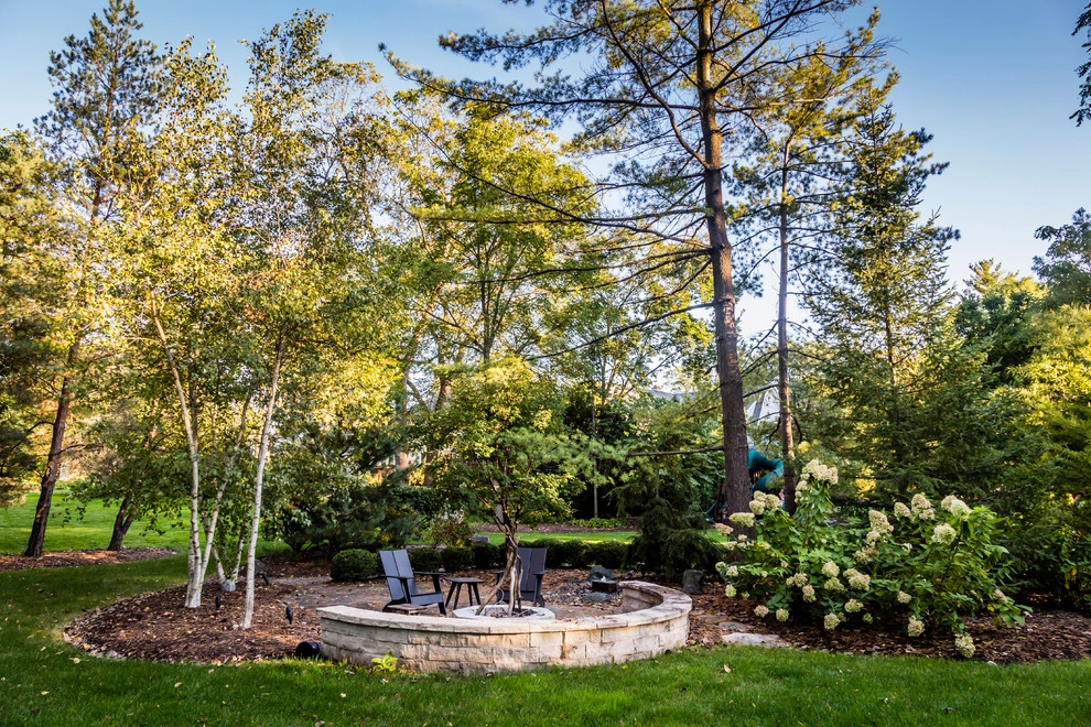 Modern Backyard Design by Bruss Landscaping, Inc. - Photo 3
