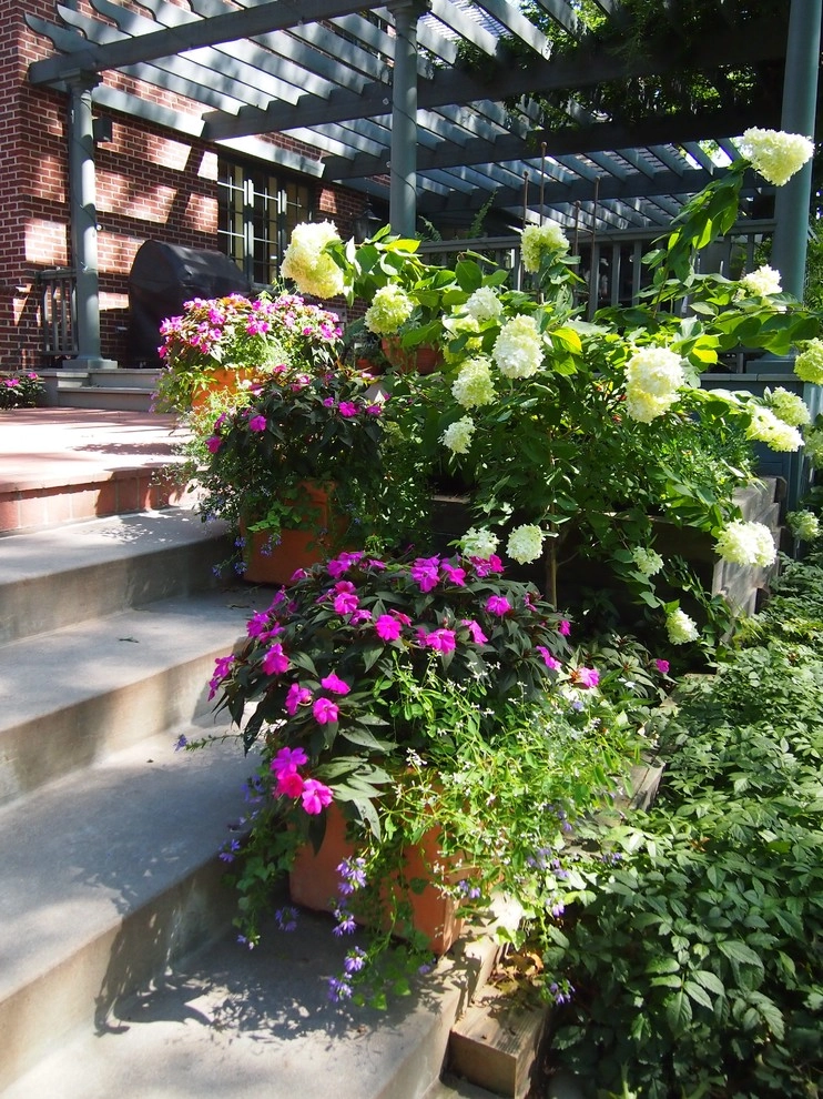 Charming Park-Like Backyard by Kinghorn Gardens - Photo 12